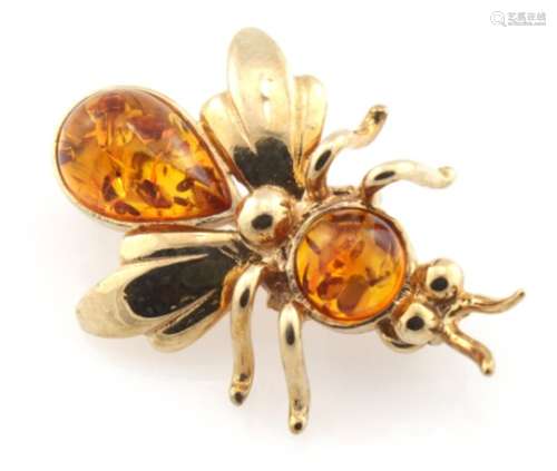 Yellow metal (tests 9ct) Amber set Bee Brooch weight 2.6g