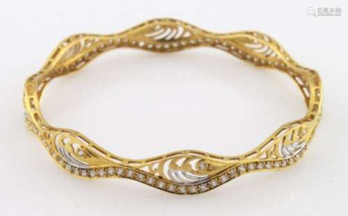 High carat (tests as approx 20ct) yellow gold slave bangle set with cubic zirconia, weight 15.2g