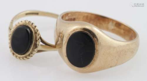 Two 9ct yellow gold onyx set rings, weight 7.2g