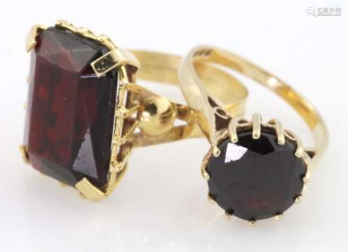 Two 9ct garnet dress rings, weight 8.7g