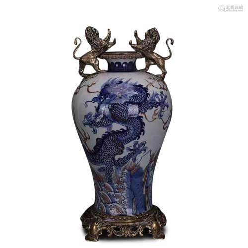 A Chinese Blue and White Porcelain Vase with Bronze Inlaid