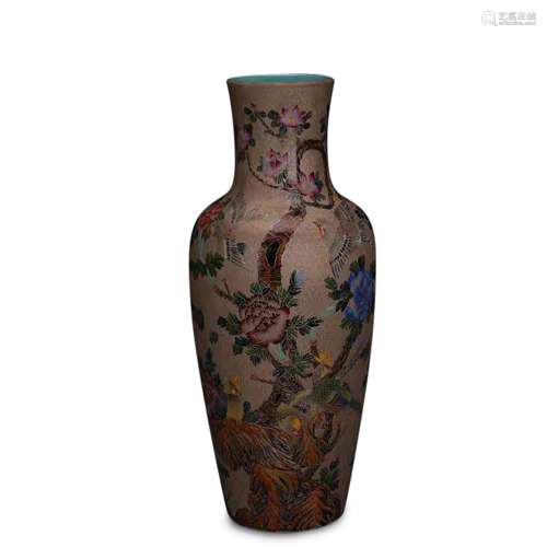 A Chinese Enamel Glazed Porcelain Vase