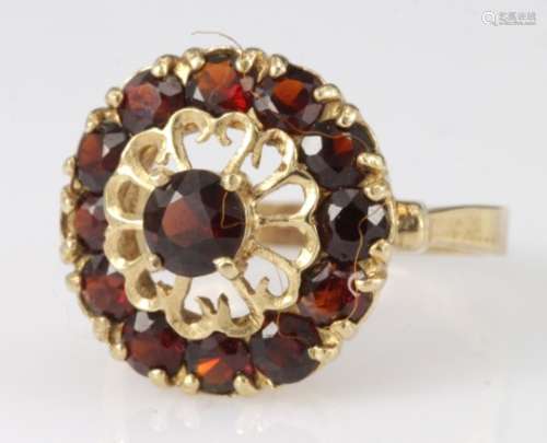 9ct Gold Garnet Floral style Ring size N weight 4.1g