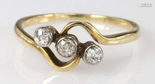 18ct yellow gold diamond three stone crossover ring, finger size O, weight 2.3g