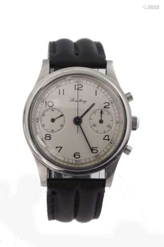 Gents stainless steel cased manual wind chronograph wristwatch by Breitling. The light cream dial