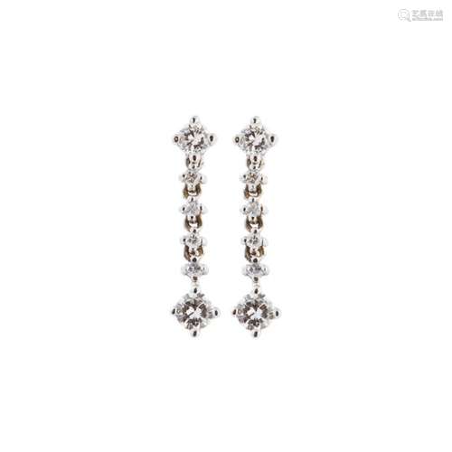 Pendientes en oro blanco con diamantes.