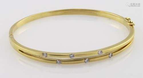 18ct yellow gold hinged split front bangle set with diamonds, weight 15.1g