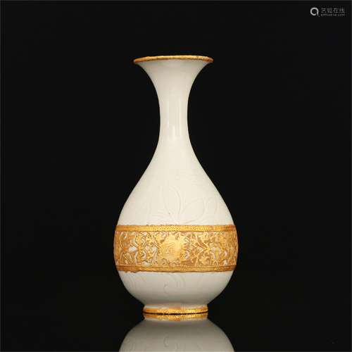 A Chinese White Glazed Porcelain Vase