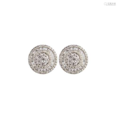 Pendientes en oro blanco con diamantes.