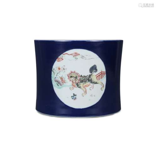 A Chinese Blue Glazed Wu-Cai Porcelain Brush Pot