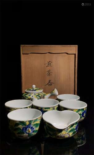A Set of Japanese Wu-Cai Porcelain Tea Set