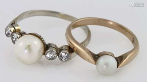 8ct yellow gold pearl ring and white gold pearl and diamond ring, weight 4.2g