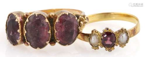 9ct rose gold garnet three stone ring, finger size N, weight 3.0g. 9ct yellow gold garnet and