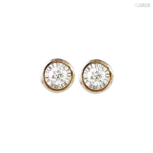 Pendientes en oro blanco con diamantes.