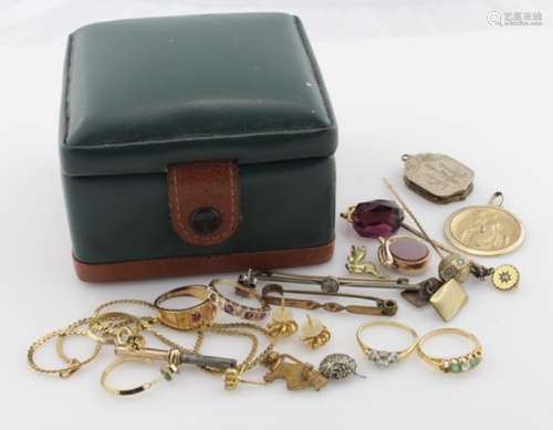 Small jewellery box containing a selection of 9ct/15ct/18ct rings along with an assorment of other