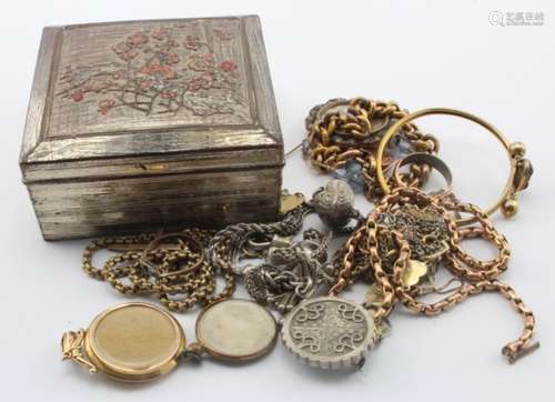 Mixed jewellery in a small tin, includes some 9ct, needs sorting