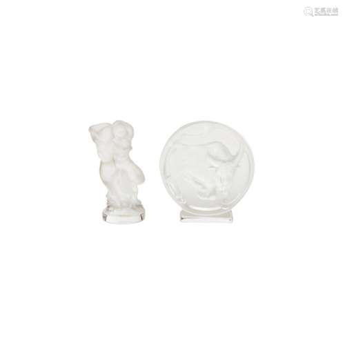 Manufactura Lalique. Toro y Pan con ninfa. Lote de figura y grupo en cristal.