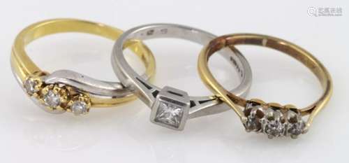 18ct White and Yellow Gold Diamond set Rings (3) weight 9.7g