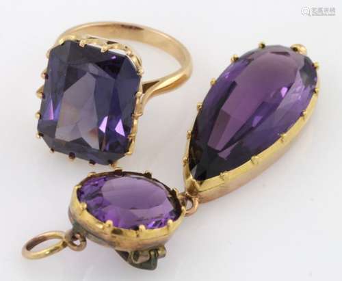 9ct yellow gold amethyst brooch with pendant attachment, weight 9.2g. 9ct gold ring set with