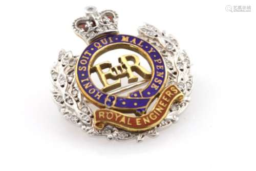 Elizabeth II 9ct Royal Engineers sweetheart brooch, total weight 5.9g