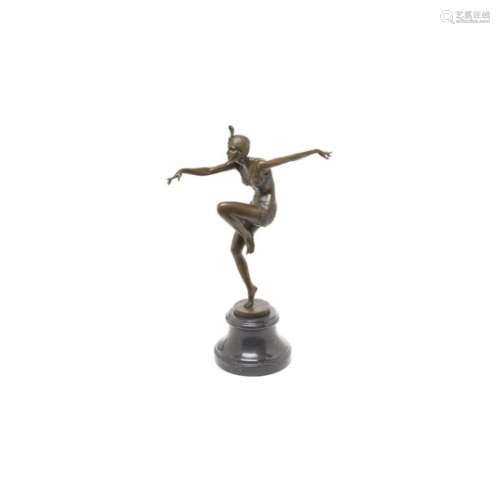 Bailarina. Escultura estilo Art Deco en bronce patinado.