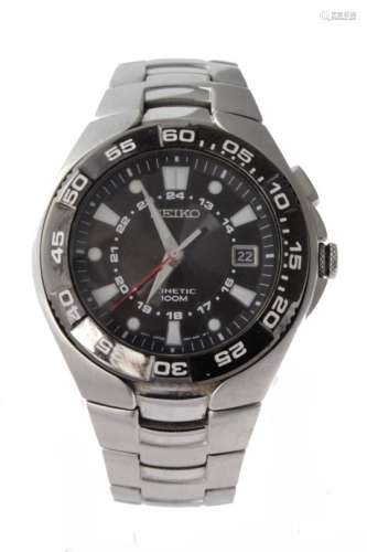 Gents Seiko Kinetic 100m wristwatch, the black dial on a stainless steel bracelet, In a 