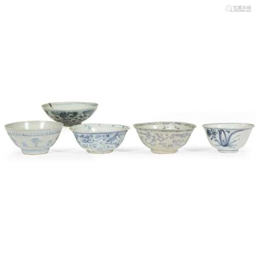 Five Chinese blue and white bowls, Ming dynasty