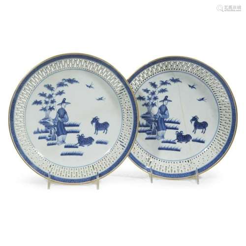 A pair of Chinese export blue and white figural