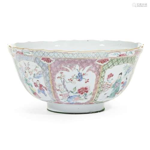 A Chinese export porcelain famille rose bowl, 19th