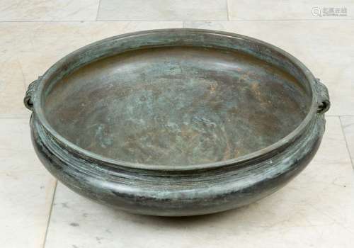 Large bronze bowl. Round bow shape with thinner ne…