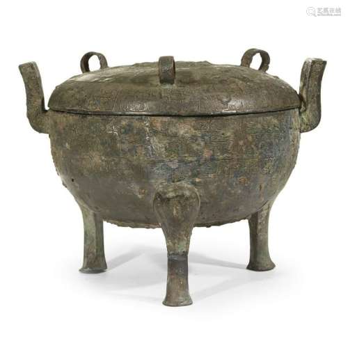 A Chinese bronze tripod vessel and cover,