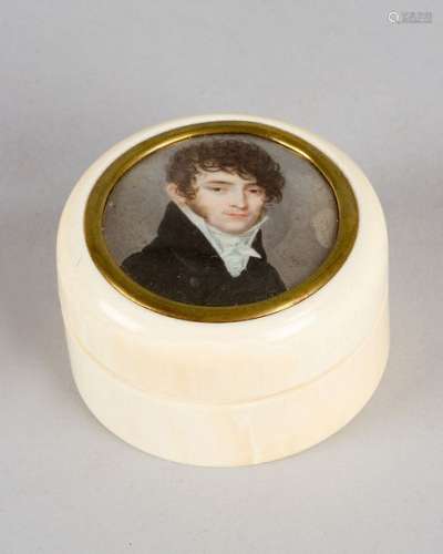 Miniature box, round shape with miniature of a you…