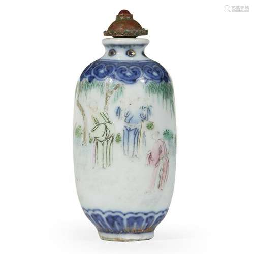 A Chinese enamel and underglazed blue porcelain snuff