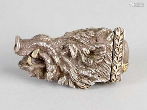 Snuff box in form of a wild boar head on the rever…