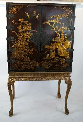 20th Century Chinese Export Chinoiserie Cabinet