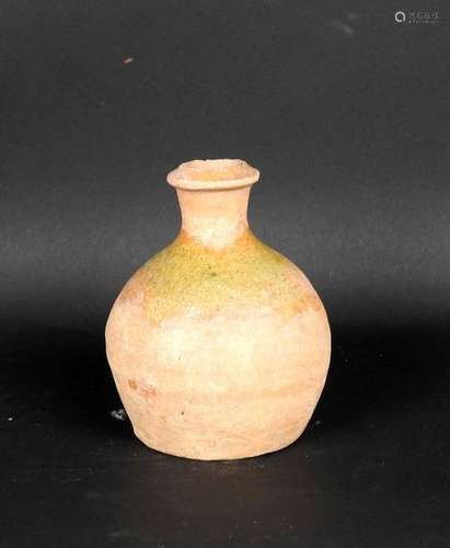 Vase à long col \nTerre cuite vernissée 11,5 cm \nFi…