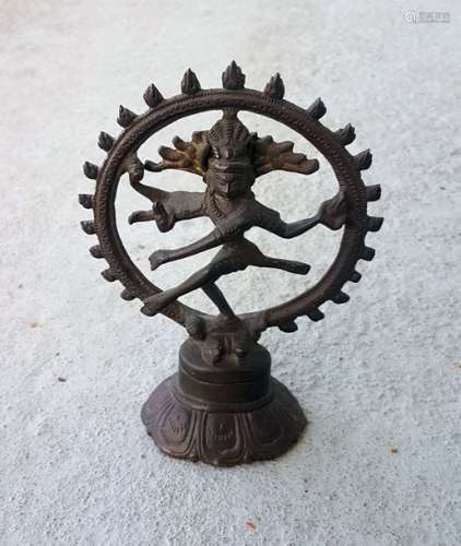 ASIE \nDivinité Shiva Nataraja executant la danse c…