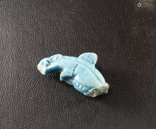 Amulette représentant un hippopotame \nFritte bleue…