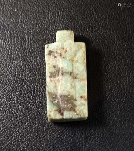 Amulette représentant un pilier Ouadj sur une pale…