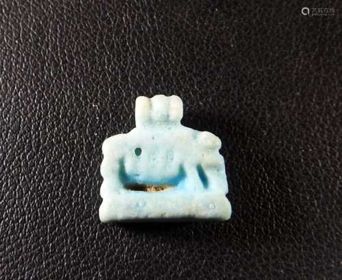 Amulette représentant la truie Nout \nFritte bleue …