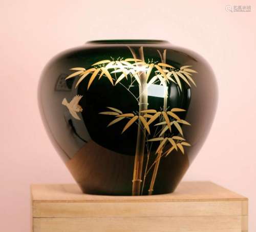 Japanese Enamle Vase with Lacquer DÃ©cor - Wood Box