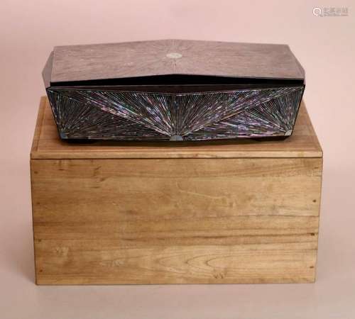 Japanese Modern Design Lacquer Box with MOP