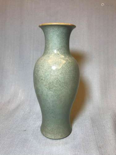 Chinese Green Crackle Glazed Porcelain Blauster Vase