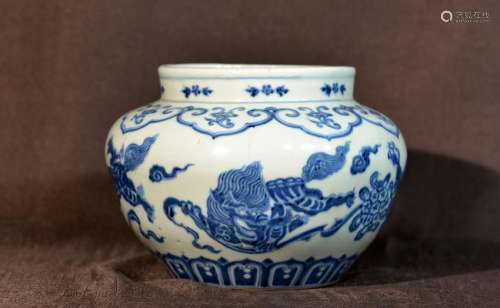 Chinese Blue White Porcelain Jar - Dragon Motif
