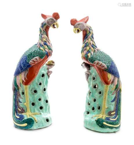 ligA Pair of Chinese Export Porcelain Phoenix Birds