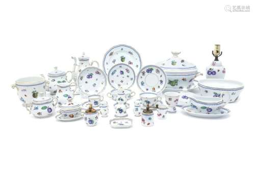 A Large Richard Ginori Porcelain Dinner Service 20TH
