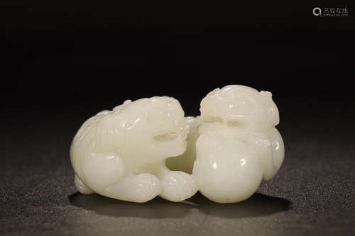 HETIAN JADE DOUBLE-LION ORNAMENT