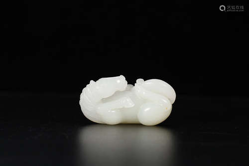 HETIAN JADE HORSE CARVING HAND PIECE