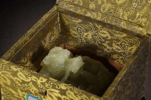 HETIAN JADE DRAON TOP SEAL