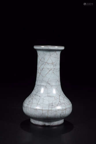 GUANWARE LONG-NECK VASE